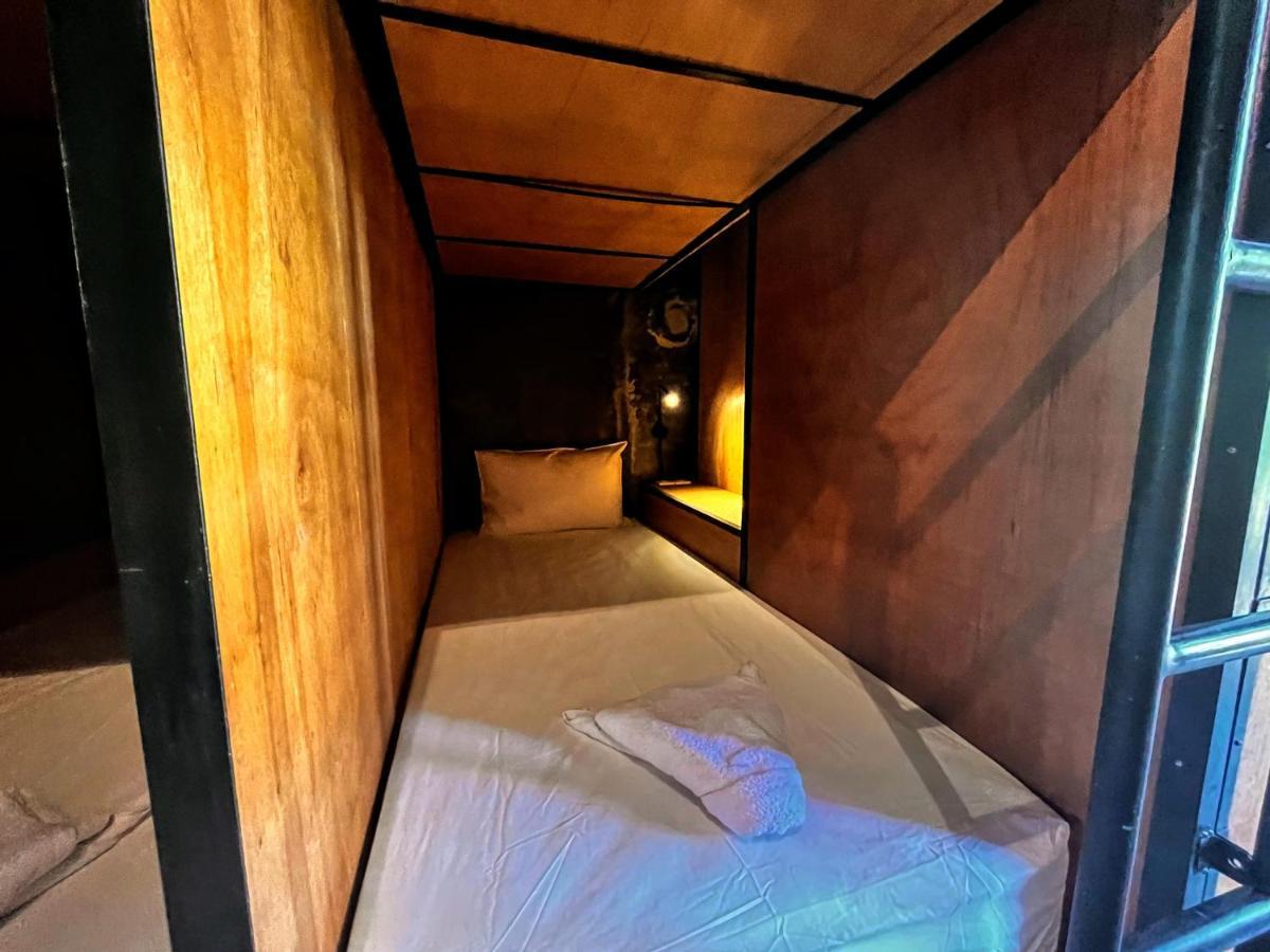 Mangroove Bay Boutique Hostel Banyuwedang Luaran gambar