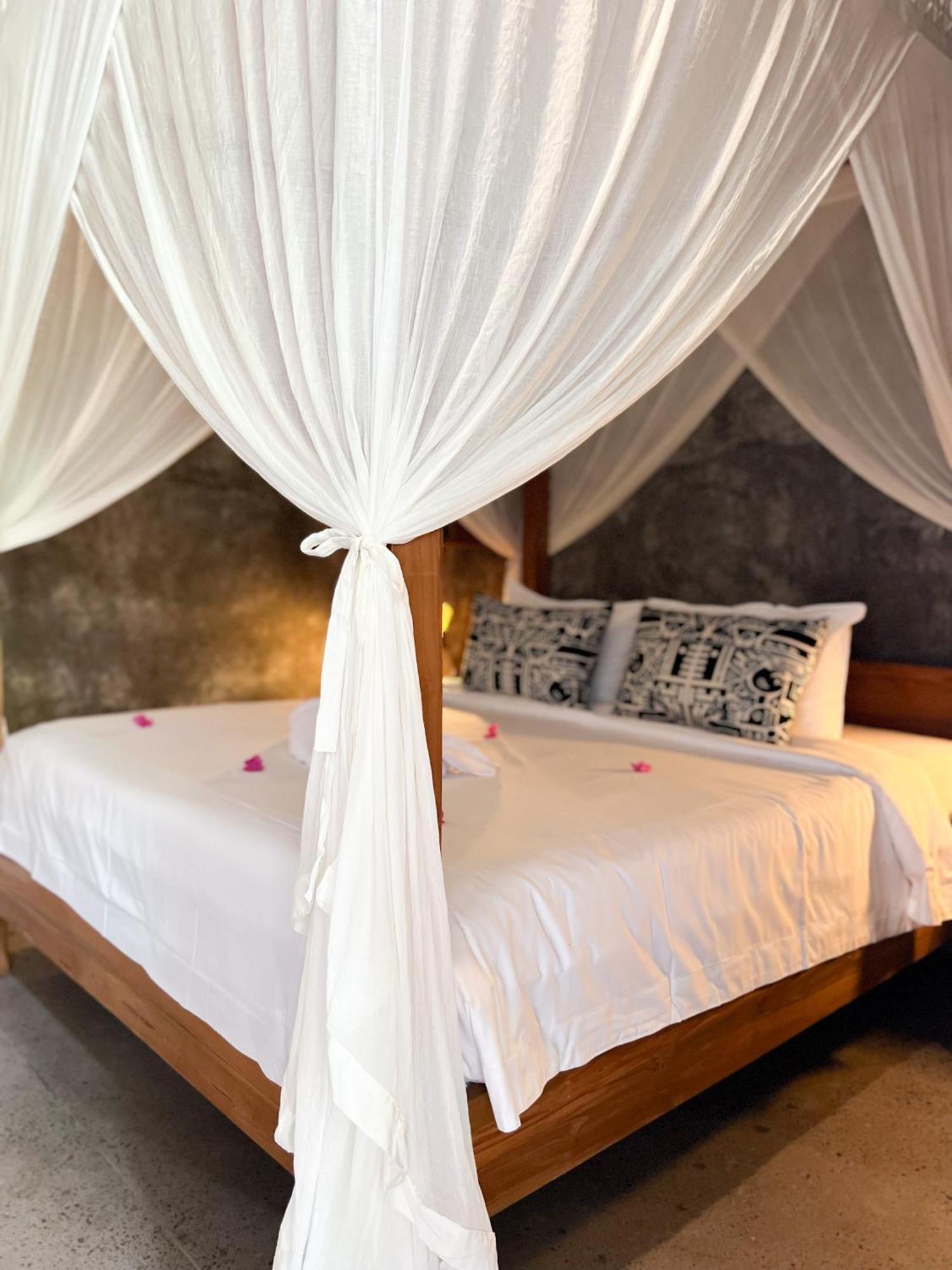 Mangroove Bay Boutique Hostel Banyuwedang Luaran gambar